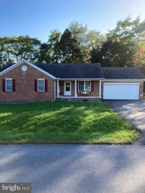 1842 Falcon Ln, Chambersburg, PA 17202