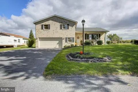 16 Obsidian Dr, Chambersburg, PA 17202