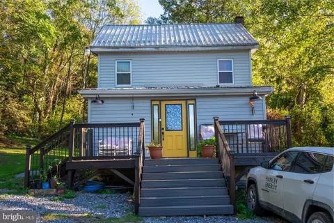 8470 Fox Hill Rd, Waynesboro, PA 17268
