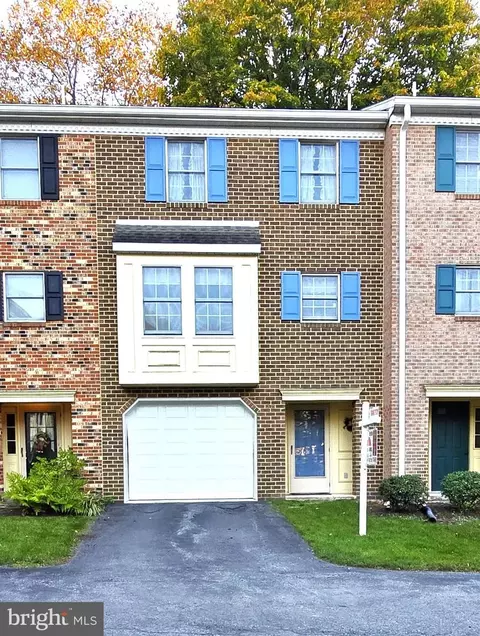 315 Valley View Dr, Waynesboro, PA 17268