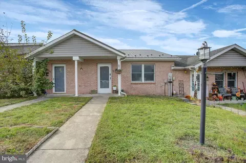 86 Nottingham Dr, Chambersburg, PA 17201