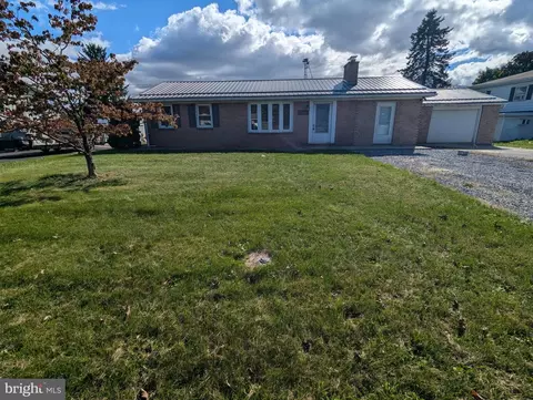 1586 Richard Ave, Chambersburg, PA 17201