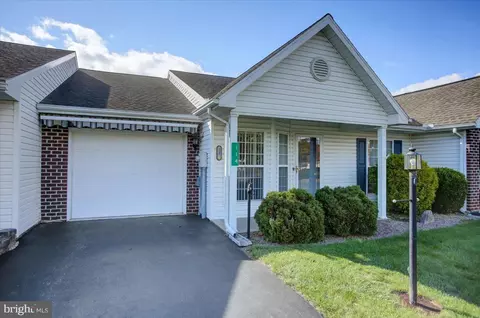 114 Bayberry Dr, Chambersburg, PA 17201