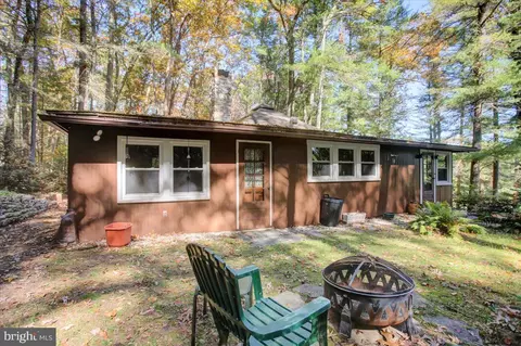 9842 Golf Course Rd, Fayetteville, PA 17222