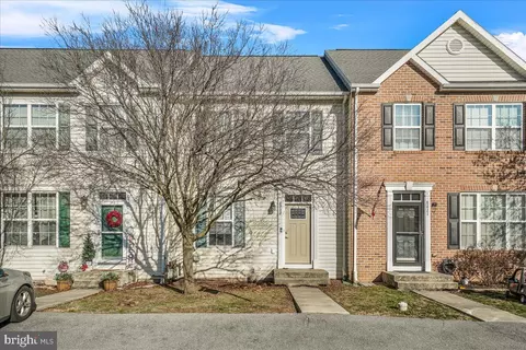 8813 Hillside Way, Waynesboro, PA 17268