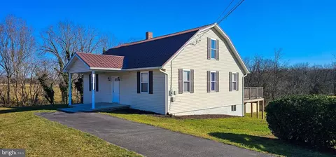 3742 Hill Rd, Greencastle, PA 17225