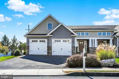 372 Nova Dr, Greencastle, PA 17225
