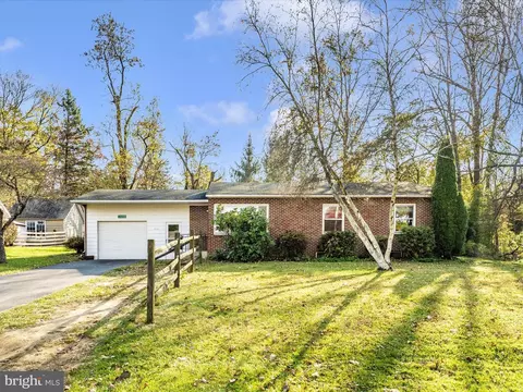 15208 Ressler Ln, Blue Ridge Summit, PA 17214
