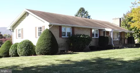 5775 Oakwood Dr, Mercersburg, PA 17236