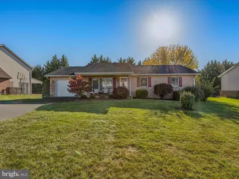 1558 Paulmark Ave, Greencastle, PA 17225