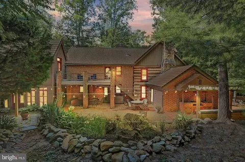 995 Black Gap Rd, Fayetteville, PA 17222