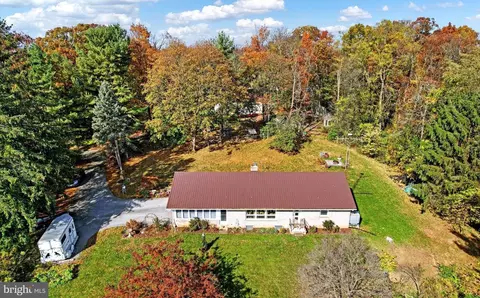 5272 Wayne Rd, Chambersburg, PA 17201