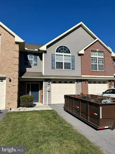 2005 Powell Dr, Chambersburg, PA 17201