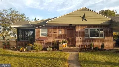 1208 Stanley Ave, Chambersburg, PA 17201