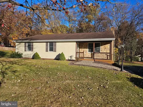 5668 Oakwood Dr, Mercersburg, PA 17236