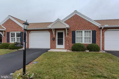 721 Fireside Dr, Shippensburg, PA 17257