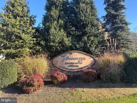 1029 Shannon Dr S, Greencastle, PA 17225