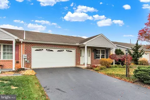 719 Fir Spring Dr, Waynesboro, PA 17268