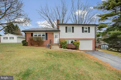 326 Grandview Ave, Waynesboro, PA 17268