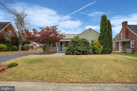 754 Stouffer Ave, Chambersburg, PA 17202