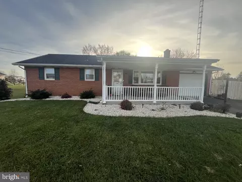 1340 Brenda Dr, Greencastle, PA 17225