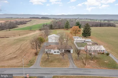 395 Twin Bridge Rd, Chambersburg, PA 17202