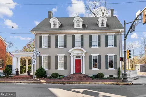52 N Main St, Mercersburg, PA 17236