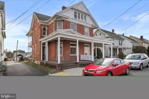 121 123 Fairview Ave, Waynesboro, PA 17268