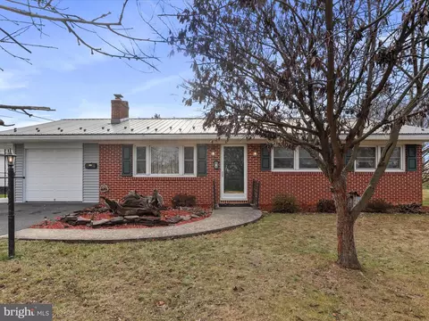 64 W Walter Ave, Greencastle, PA 17225