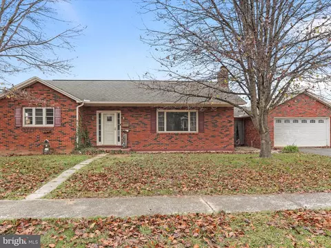 10 Steiger Ave, Mercersburg, PA 17236