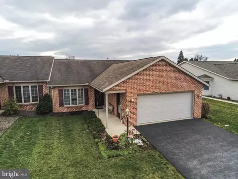 270 Sunbrook Dr, Chambersburg, PA 17201