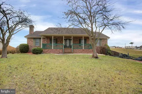668 Shadyside Dr, Chambersburg, PA 17202