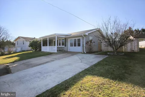 84 Sunny Ln, Chambersburg, PA 17202