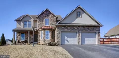 2320 Heidi Cir, Chambersburg, PA 17202