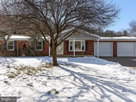 8336 Sheffield Manor Blvd, Waynesboro, PA 17268