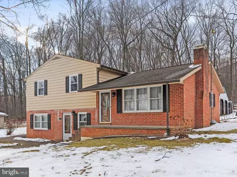 5507 Charlestown Rd, Mercersburg, PA 17236