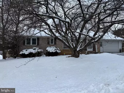 445 Hickory Ln, Chambersburg, PA 17202
