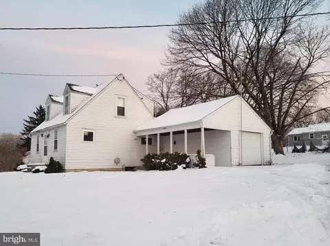 494 Siloam Rd, Chambersburg, PA 17201