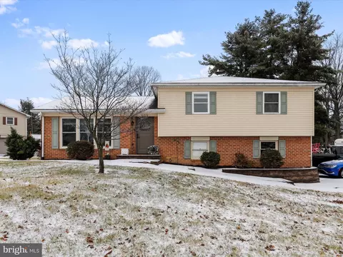 6222 Mountain View Dr, Chambersburg, PA 17202