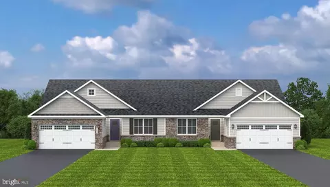 1858 Shannon Dr S, Greencastle, PA 17225