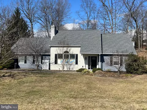 1451 Nittany Dr, Chambersburg, PA 17202