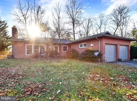 344 Overhill Dr, Chambersburg, PA 17201