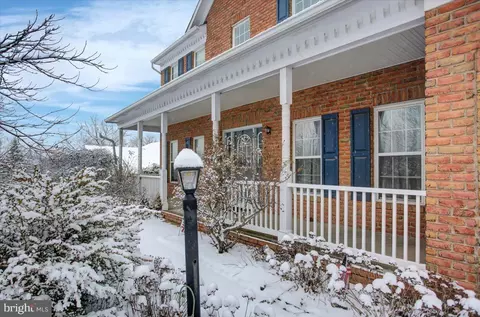 2233 Castlegreen Dr, Greencastle, PA 17225