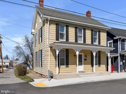 136 N Washington St, Greencastle, PA 17225