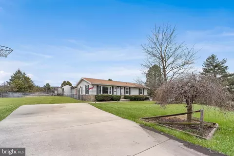 1980 Quigley Dr, Chambersburg, PA 17202