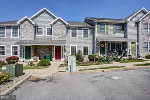524 N Potomac St, Waynesboro, PA 17268