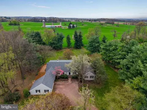 1570 Walker Rd, Chambersburg, PA 17201