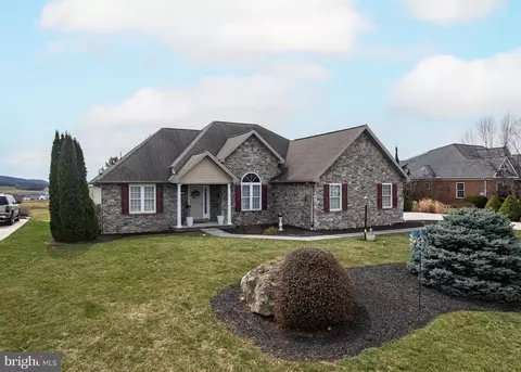 6716 St Annes S, Fayetteville, PA 17222