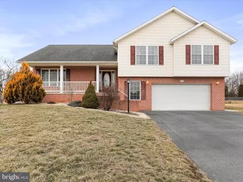 337 Martina Dr, Chambersburg, PA 17201