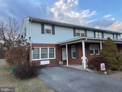 14710 Sherwood Dr, Greencastle, PA 17225